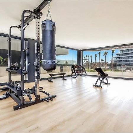 Luxury Complex Beachfront Apartment, Infinity Pool, Sauna, Gym And Large Terrace Torremolinos Buitenkant foto