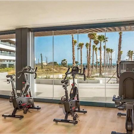 Luxury Complex Beachfront Apartment, Infinity Pool, Sauna, Gym And Large Terrace Torremolinos Buitenkant foto