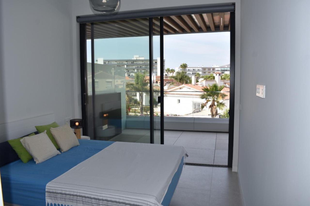 Luxury Complex Beachfront Apartment, Infinity Pool, Sauna, Gym And Large Terrace Torremolinos Buitenkant foto