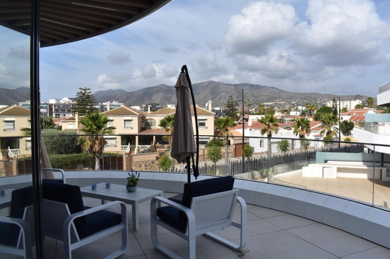 Luxury Complex Beachfront Apartment, Infinity Pool, Sauna, Gym And Large Terrace Torremolinos Buitenkant foto
