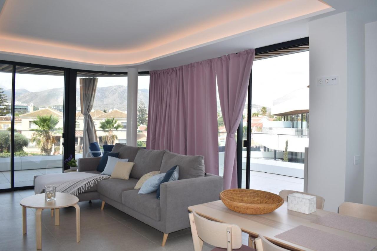 Luxury Complex Beachfront Apartment, Infinity Pool, Sauna, Gym And Large Terrace Torremolinos Buitenkant foto
