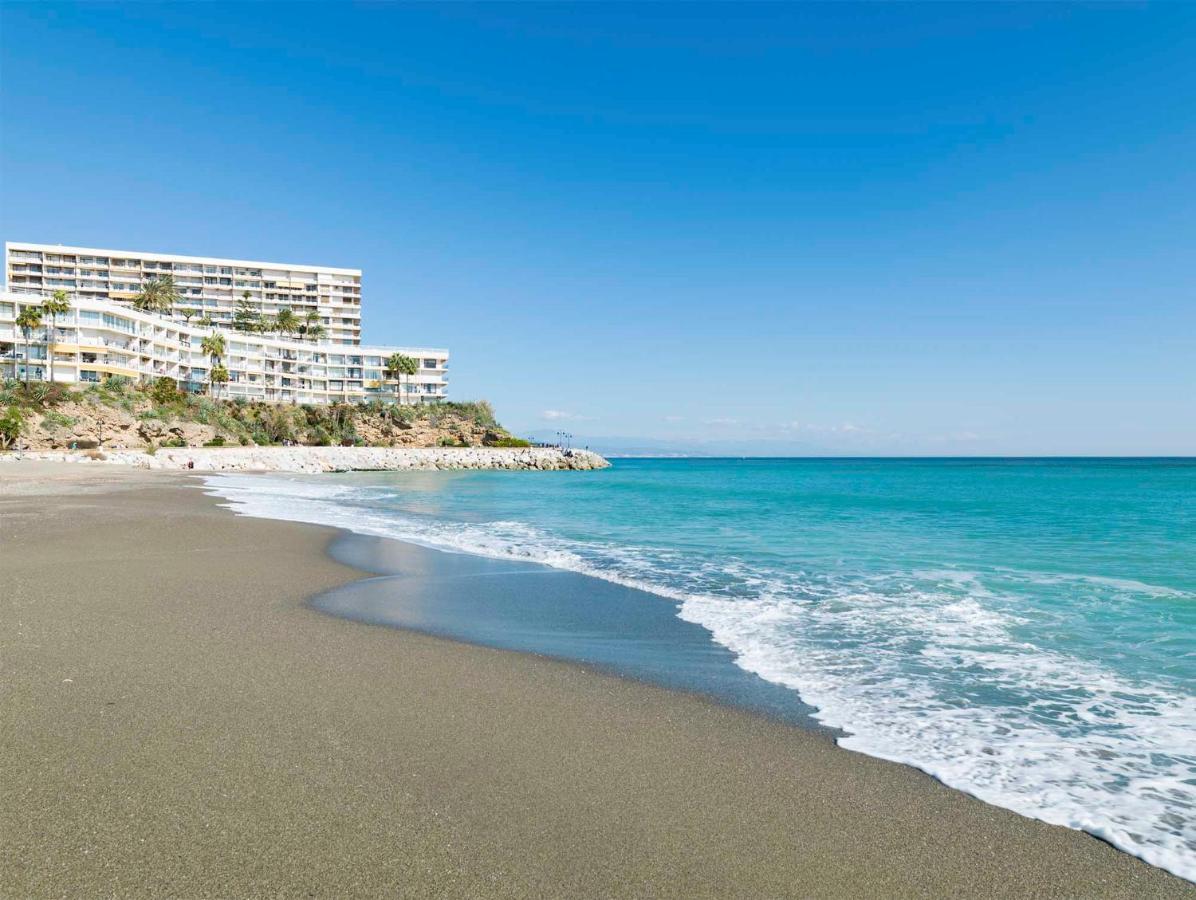 Luxury Complex Beachfront Apartment, Infinity Pool, Sauna, Gym And Large Terrace Torremolinos Buitenkant foto